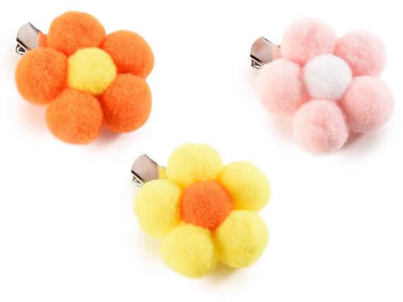 Pack of 8 clips with little flowers in colored cloth