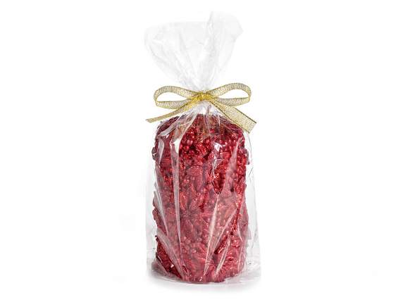 Medium red candle w-embossed decorations in single pack