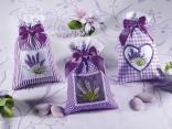 Geschenktüte mit Lavendel-, Parfüm- und Farbmotive