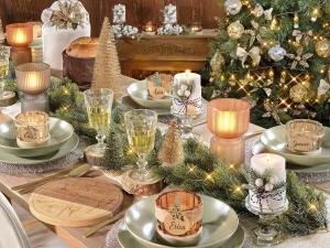 Elegante weihnachtliche Tischdekoration