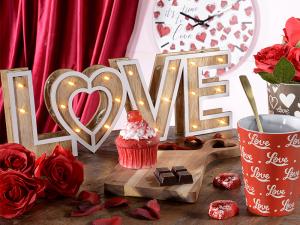 Fensterideen zum Valentinstag: zwischen Liebe und