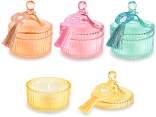 Bougie parfumée dans un pot en verre coloré avec couvercle