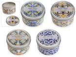Bougie parfumée dans une boîte ronde en métal en majolique