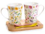 Set of 2 350 ml porcelain cups with teaspoons and wooden tra
