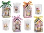 Vela perfumada en vaso de cristal con adornos de Pascua