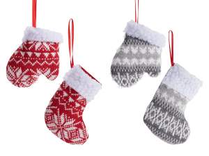 Guantes, medias y adornos para árbol de Navidad