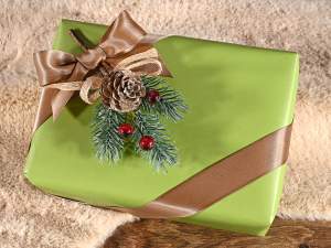 Wholesale bunch pine cones branch