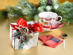 Wholesale bunch pine cones branch