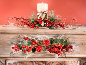 Wholesaler of red berry centerpieces