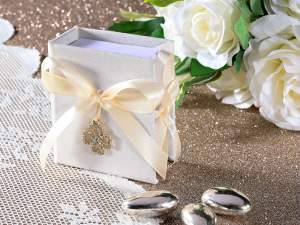 wholesale box book confetti clover