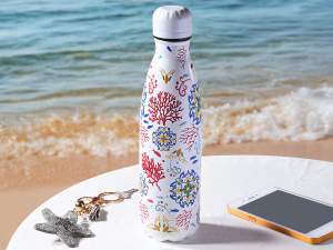 Botella de agua, botella de mar de verano