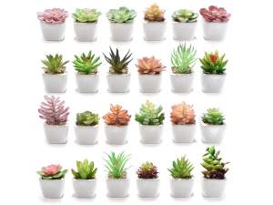 Bouquet di fiori artificiali e in vaso