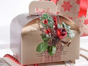 Wholesaler bunch pick pine cones berries