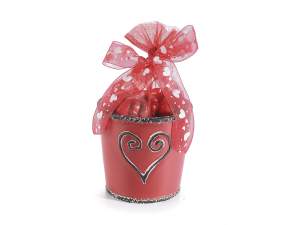 Wholesaler of ceramic vases with heart decoration