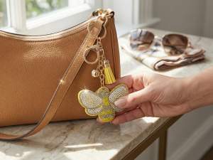 wholesale daisy bee keychain