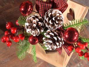 centerpiece sprig with pine cones berries