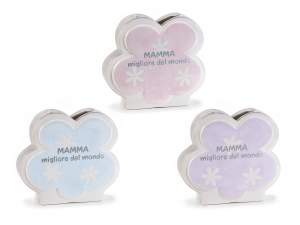 Vază din ceramică cu flori colorate pentru mama