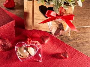 Caja de regalo con forma de corazón transparente a