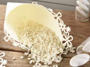 Cornets de riz en papier confettis