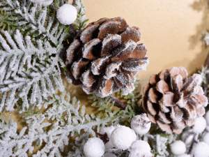 mayorista de conos de pino guirnalda nevada