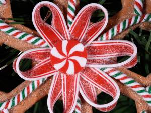 Adornos navideños colgantes de pan de jengibre al