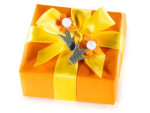 wholesale small flowers and packaging accessories