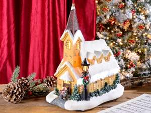 église de gros village de Noël lumières musique