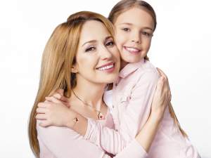 Family pendant bracelet wholesaler