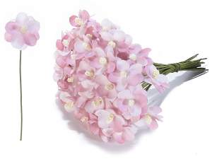 Fleurs artificielles et contenants à dragées