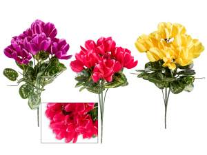 Escaparate: flores y guirnaldas artificiales.