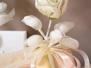 Porte-confettis artificiel en satin rose