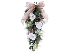 Couronne de Noël en aiguilles de pin et magnolia e