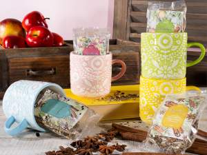 Ingrosso tazza fiori decori porcellana e tisana