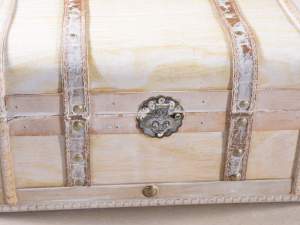 Baúl de madera blanco vintage