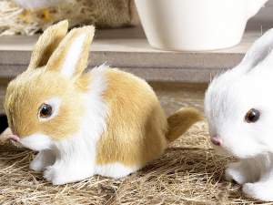Lapin décoratif en fausse fourrure