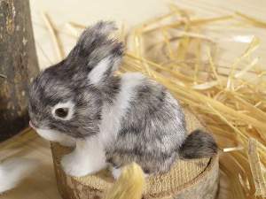 Lapin décoratif en fausse fourrure