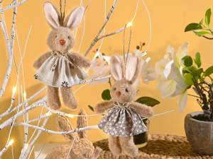 gros lapin de pâques en peluche décoration
