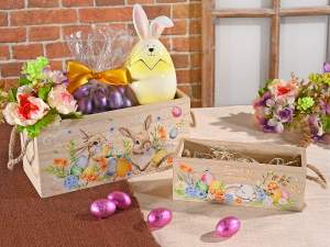 panier en bois en gros lapins de Pâques