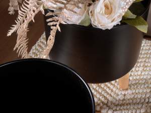 Vases trépieds en métal noir en gros
