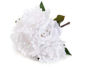 Ingrosso peonie e rose bianche