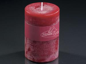 Medium cilyndrical red candle