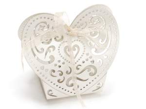 Paper shaped heart ecrù box sugared almond