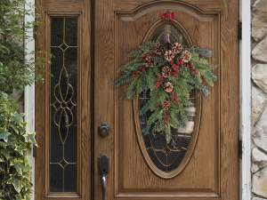 wholesale pine branches, berries, and garlands