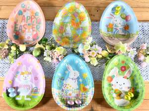 plateau d'œufs de Pâques en gros avec des lapins