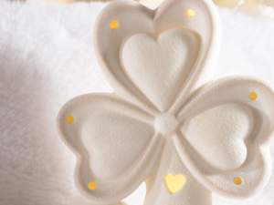 Wholesale trifoil porcelain hearts