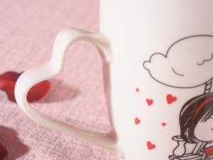 Wholesale mugs with Valentine's heart handle