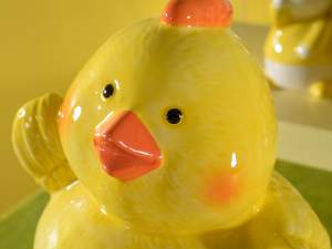 gros contenant de bonbons poussin de Pâques