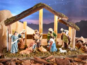 Grossista presepe legnopersonaggi resina luci