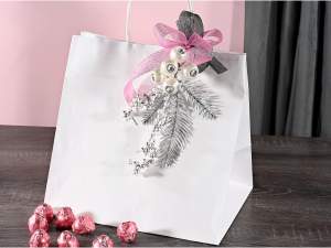 gros branche pic perles d'argent baies