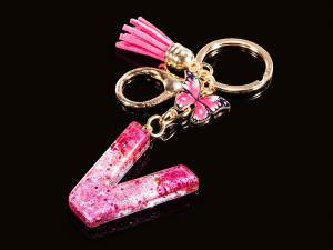 wholesale V letter alphabet keychain